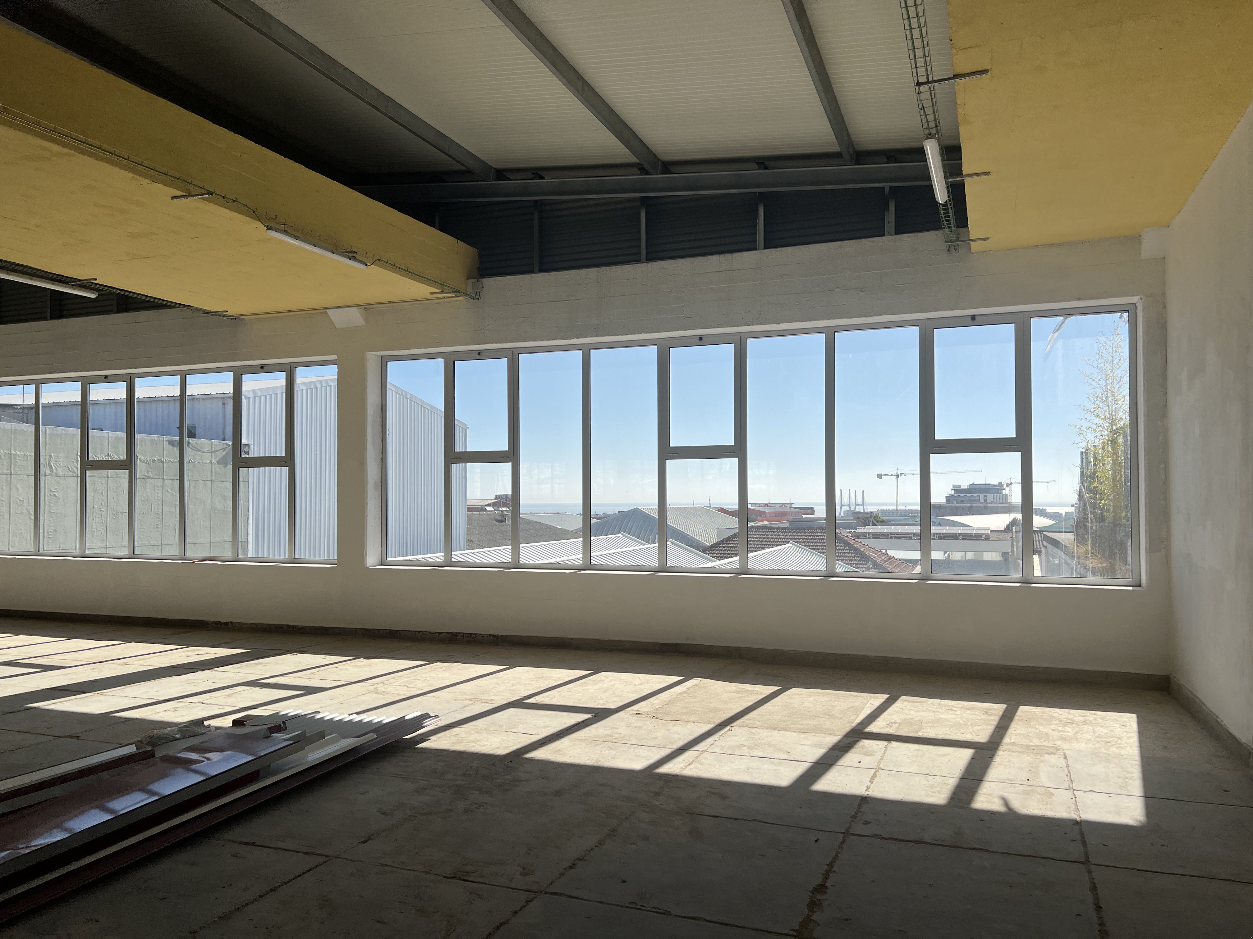 Armazém Rua 1 de Maio 16 - B 3